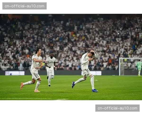 皇马4-0大胜加的斯，巴尔韦德两传一射主导进攻